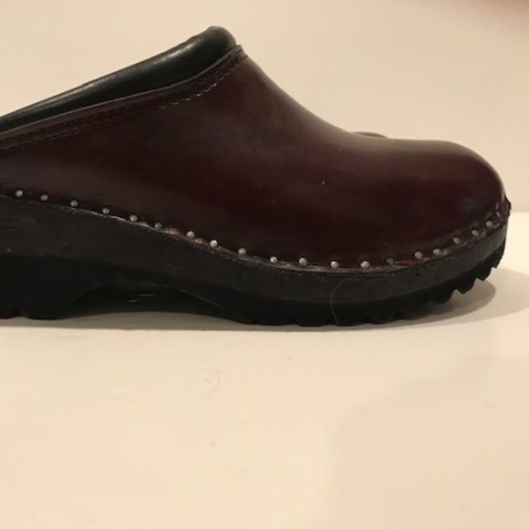 Clogs - Picture 3 of 6